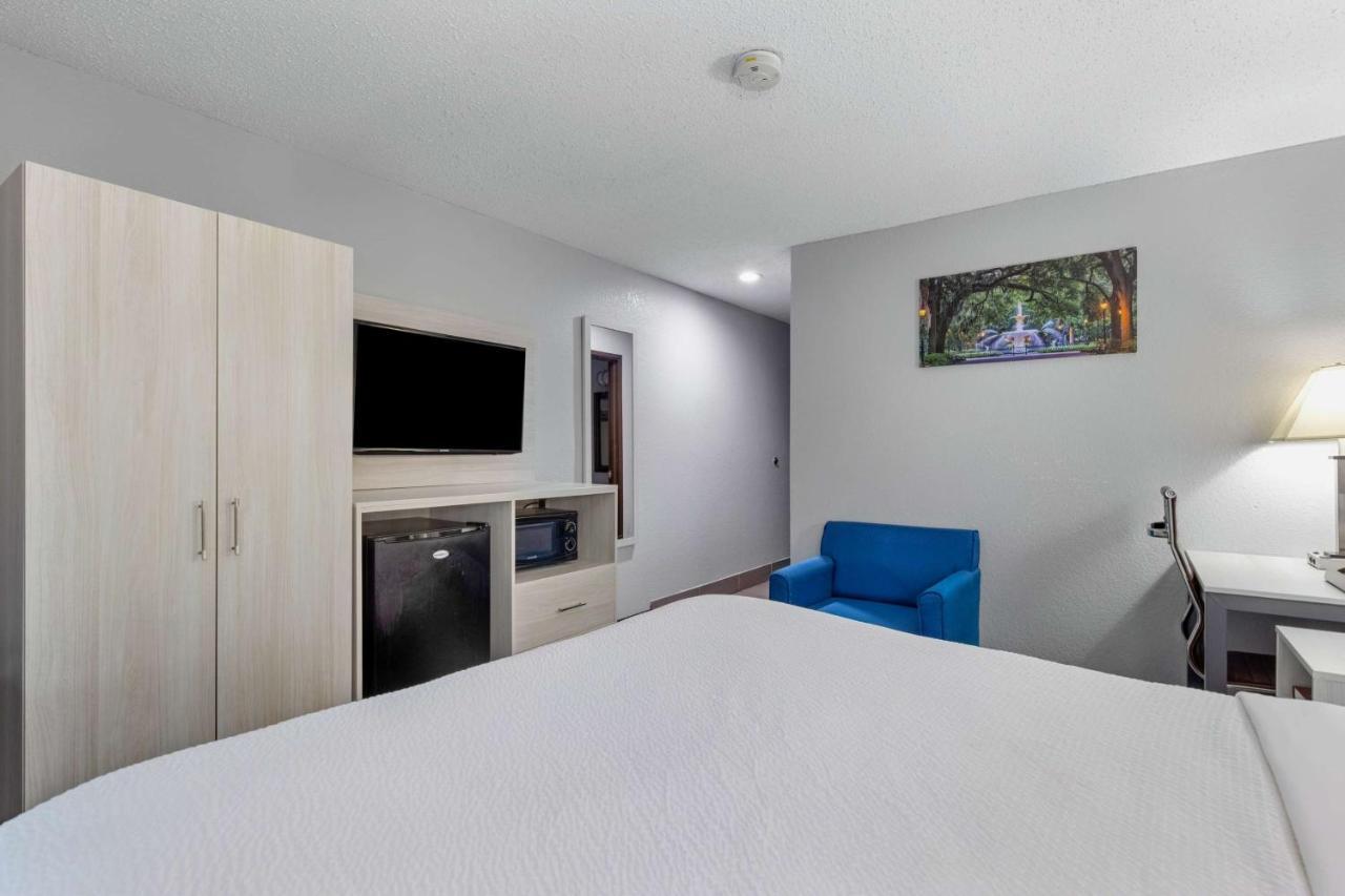 Days Inn By Wyndham Savannah Gateway I-95 ジョージタウン エクステリア 写真